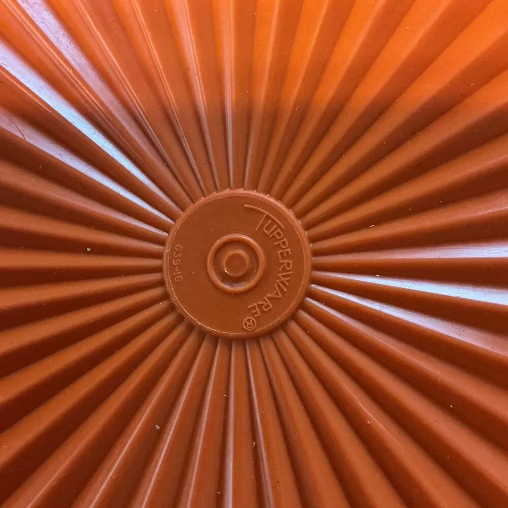 Tupperware Replacement lid 7.25 x 7.25 Orange square 839-16 Servalier